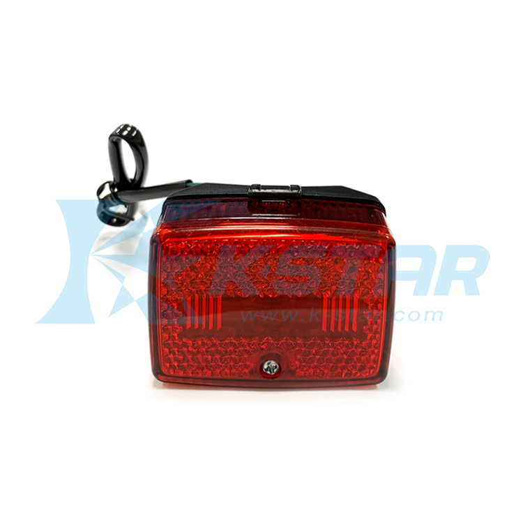 PILOTO TRASERO PUCH MAXI BASE NEGRA CON LENTE ROJA